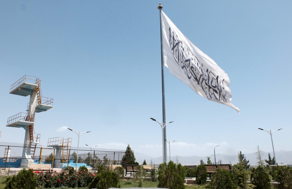 Flag of the Emirate of Afghanistan flying over Kabul, Afghanistan. Photo credits: Giuliano Battiston.