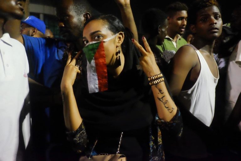 “Mutual aid groups in Sudan: How can you get help to starving families?” – by Amaia Echebarrieta.